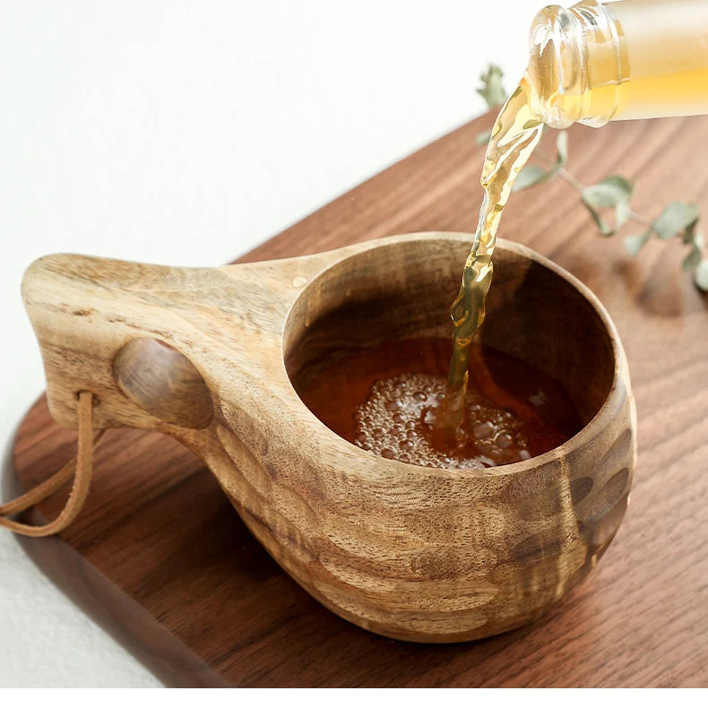 Caneca de Madeira Nórdica com Alça e Corda Suspensa - Casa Terroir