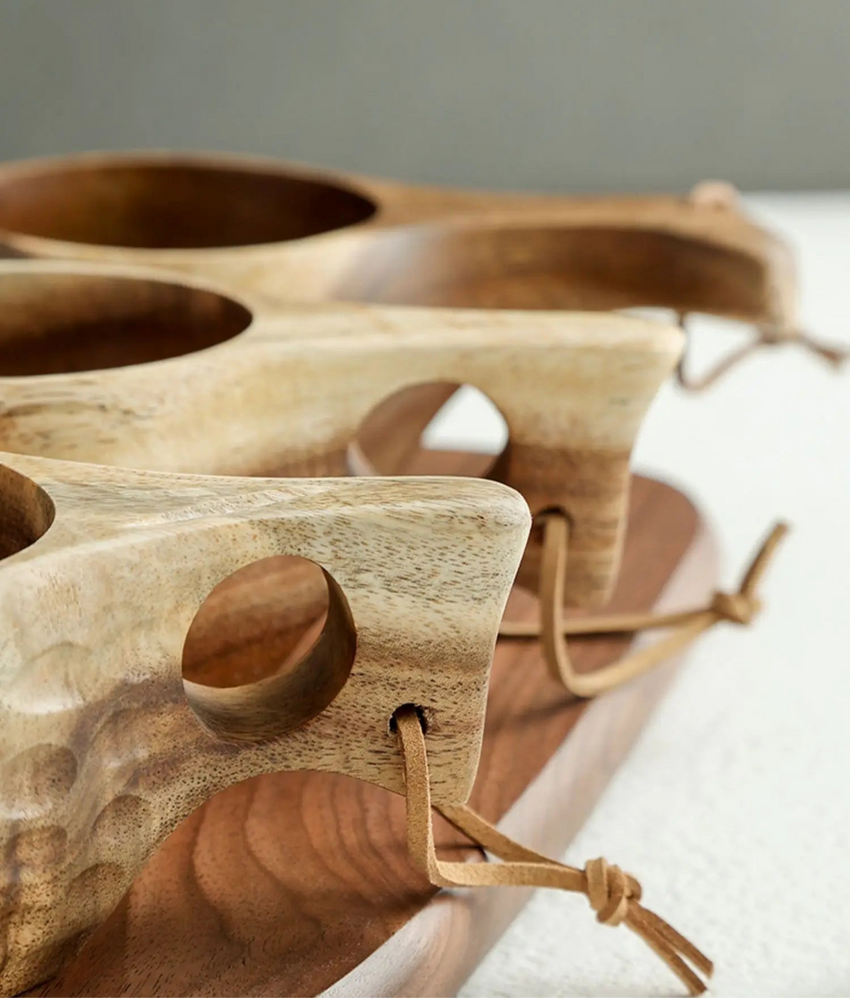 Caneca de Madeira Nórdica com Alça e Corda Suspensa - Casa Terroir